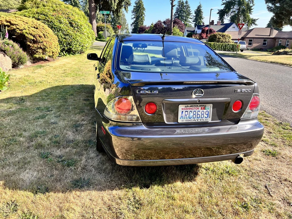 2003 Lexus IS 1st Gen - Image 17 of 31