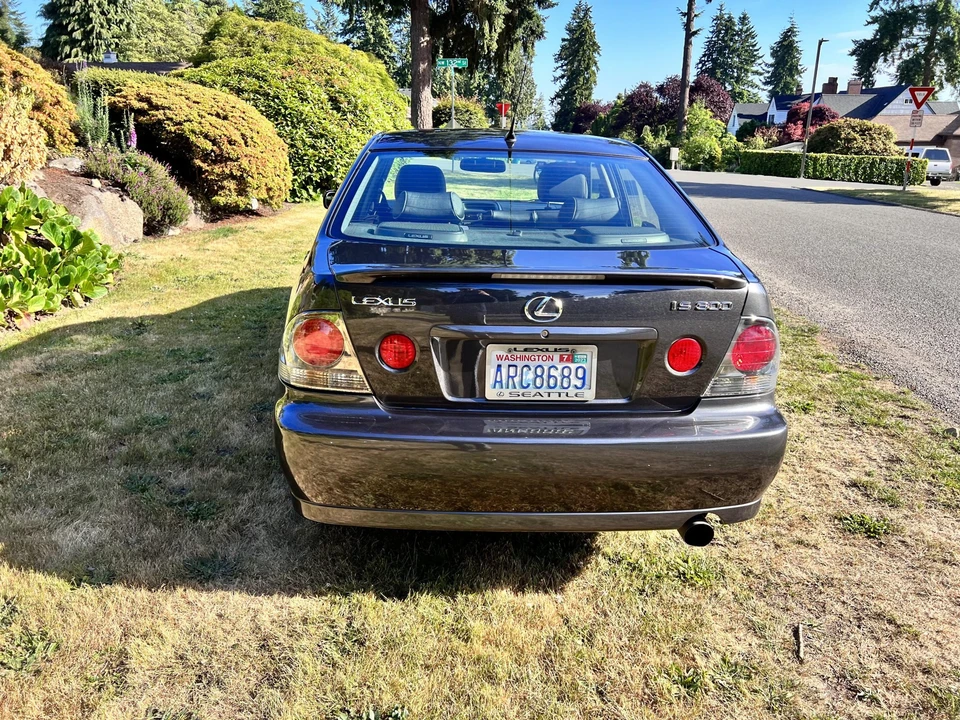 2003 Lexus IS 1st Gen - Image 18 of 31