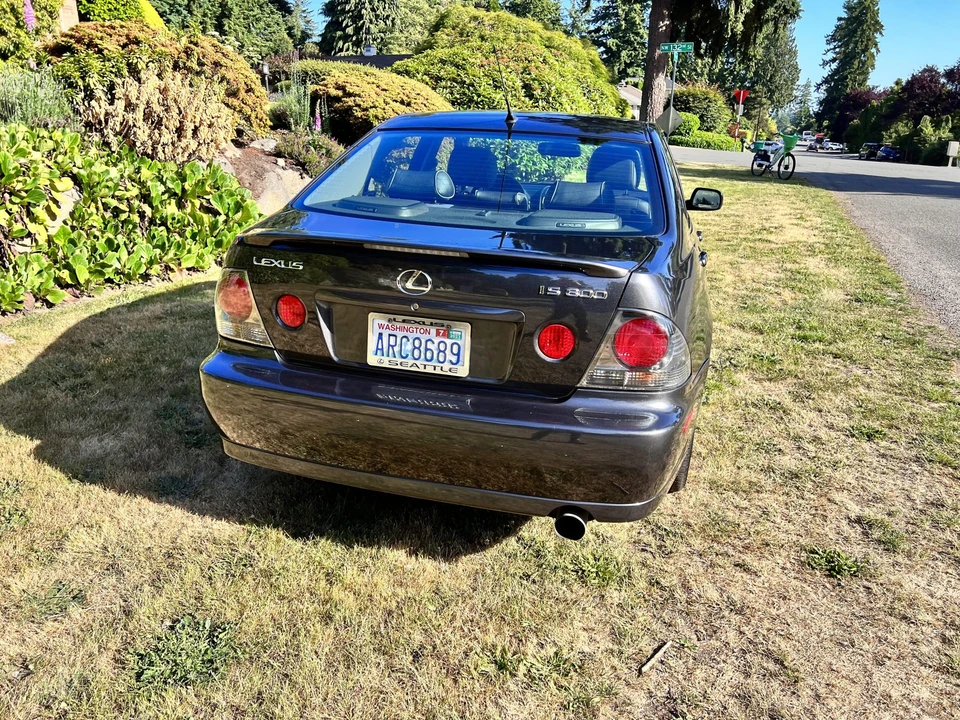 2003 Lexus IS 1st Gen - Image 25 of 31
