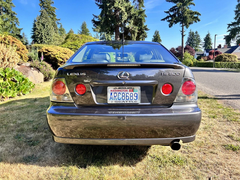 2003 Lexus IS 1st Gen - Image 20 of 31