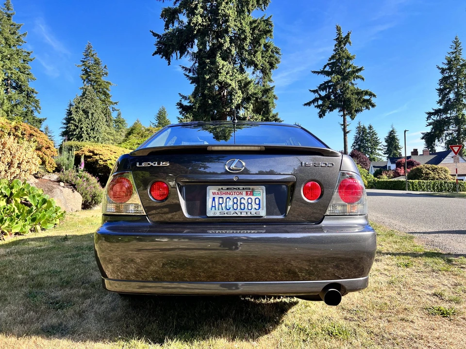 2003 Lexus IS 1st Gen - Image 19 of 31