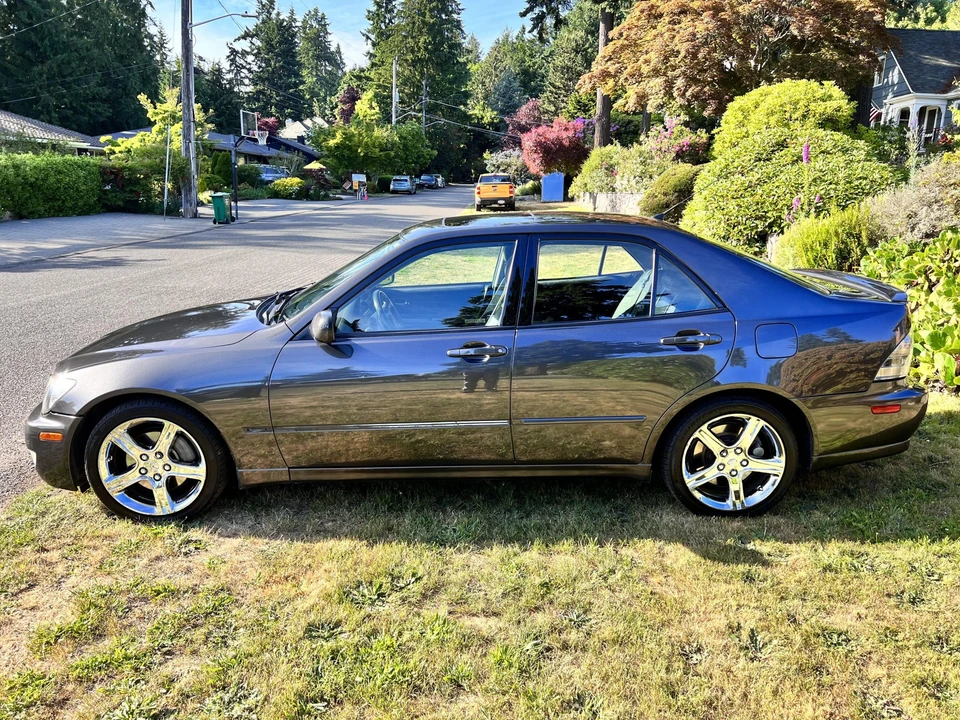 2003 Lexus IS 1st Gen - Image 9 of 31