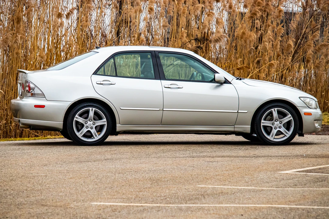 2003 Lexus IS 1st Gen - Image 9 of 31