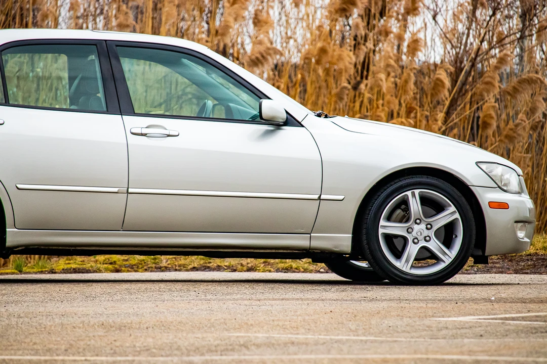 2003 Lexus IS 1st Gen - Image 19 of 31