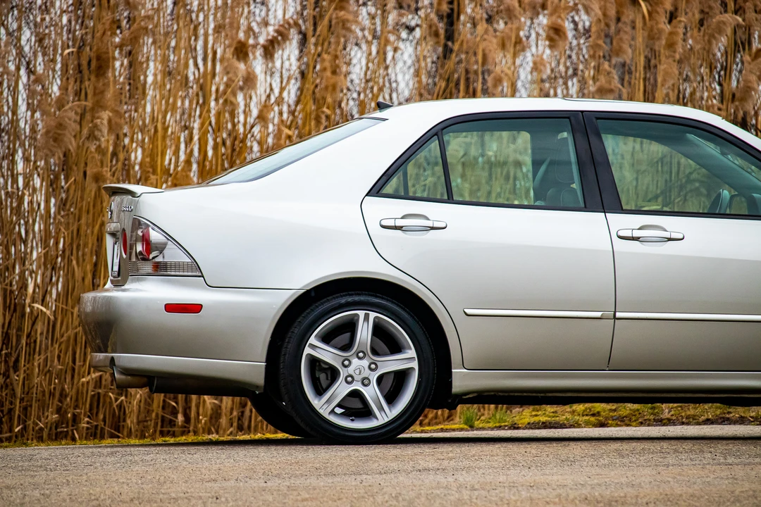 2003 Lexus IS 1st Gen - Image 18 of 31