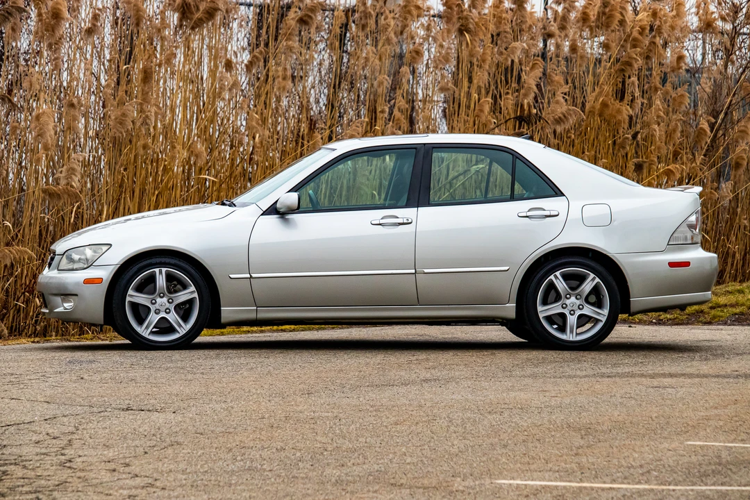 2003 Lexus IS 1st Gen - Image 15 of 31