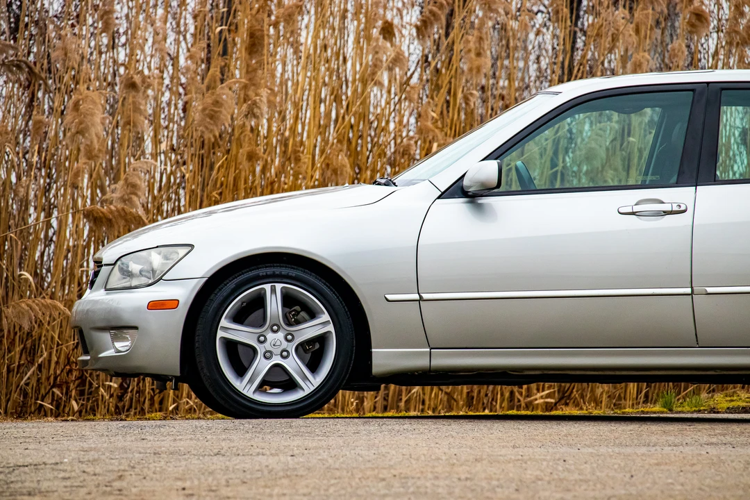 2003 Lexus IS 1st Gen - Image 16 of 31