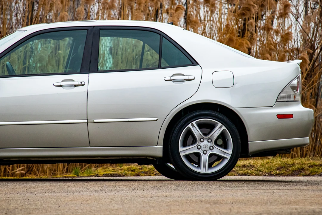 2003 Lexus IS 1st Gen - Image 17 of 31