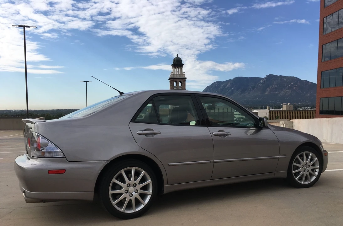 2003 Lexus IS 1st Gen - Image 4 of 9