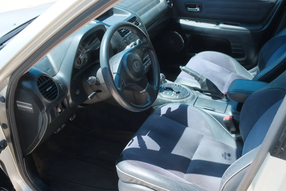2003 Lexus IS 1st Gen - Image 9 of 13