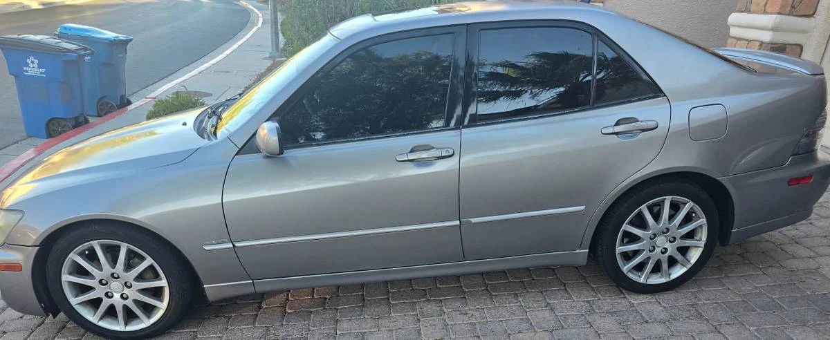 2003 Lexus IS 1st Gen - Image 2 of 15