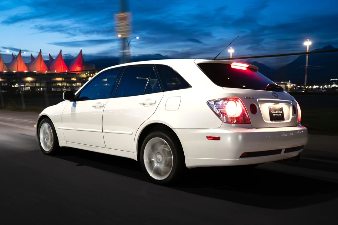 2003 Lexus IS 1st Gen - Image 25 of 31