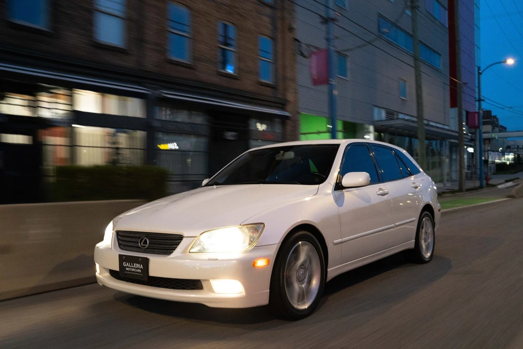2003 Lexus IS 1st Gen - Image 17 of 31