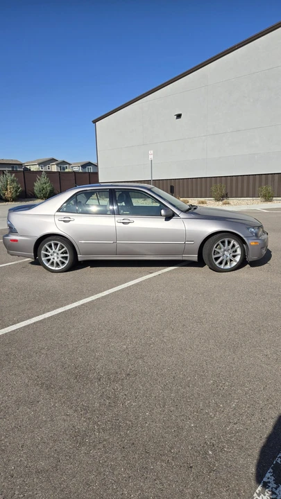 2003 Lexus IS 1st Gen - Image 10 of 31