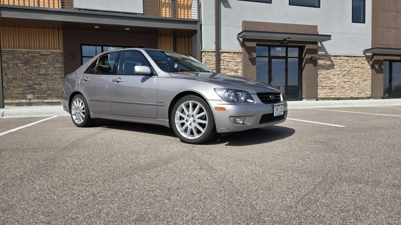 2003 Lexus IS 1st Gen - Image 11 of 31