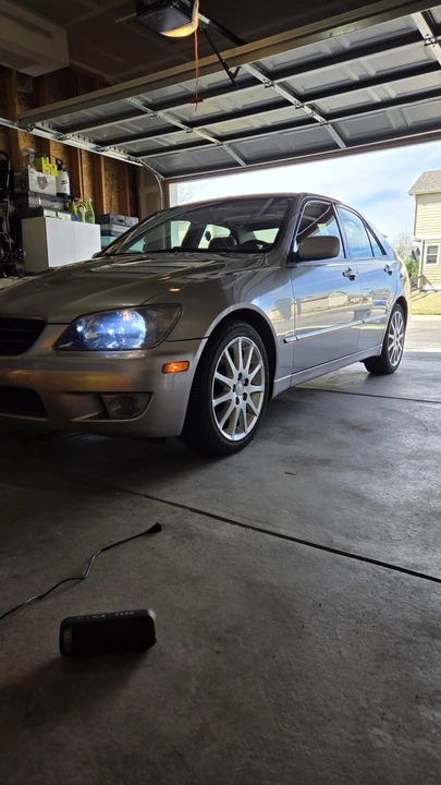 2003 Lexus IS 1st Gen - Image 19 of 31