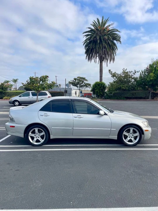 2003 Lexus IS 1st Gen - Image 4 of 14