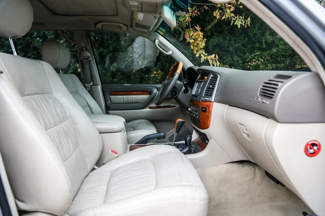 2003 Lexus LX 2nd Gen - Image 14 of 30
