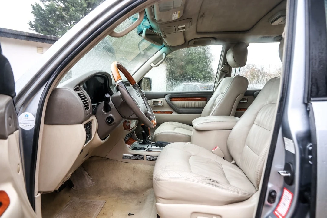 2003 Lexus LX 2nd Gen - Image 25 of 30