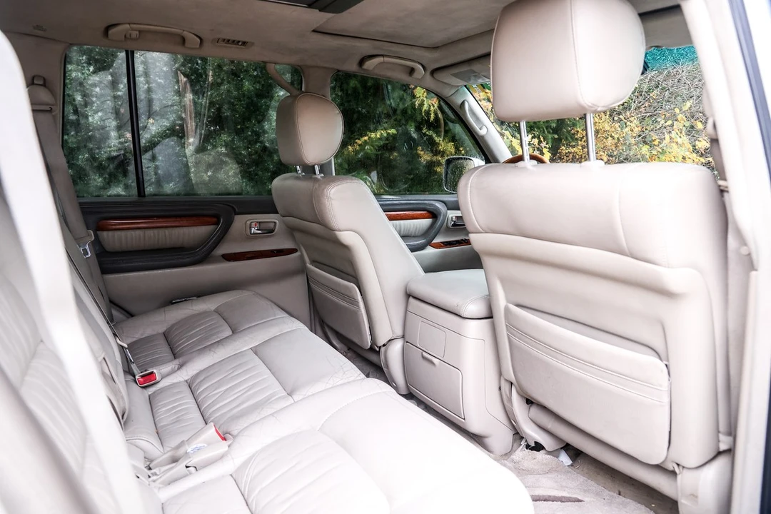 2003 Lexus LX 2nd Gen - Image 17 of 30
