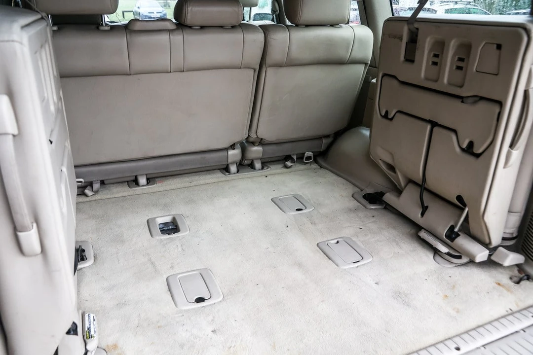 2003 Lexus LX 2nd Gen - Image 29 of 30