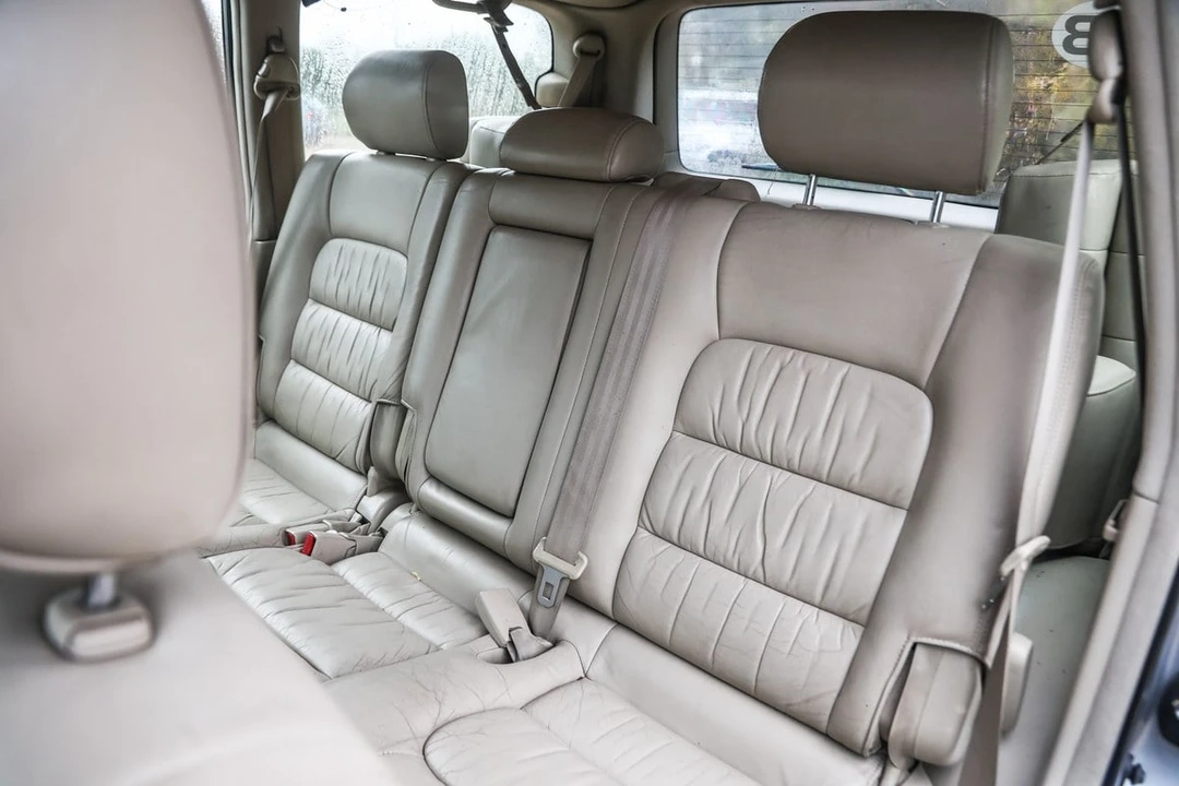2003 Lexus LX 2nd Gen - Image 21 of 30