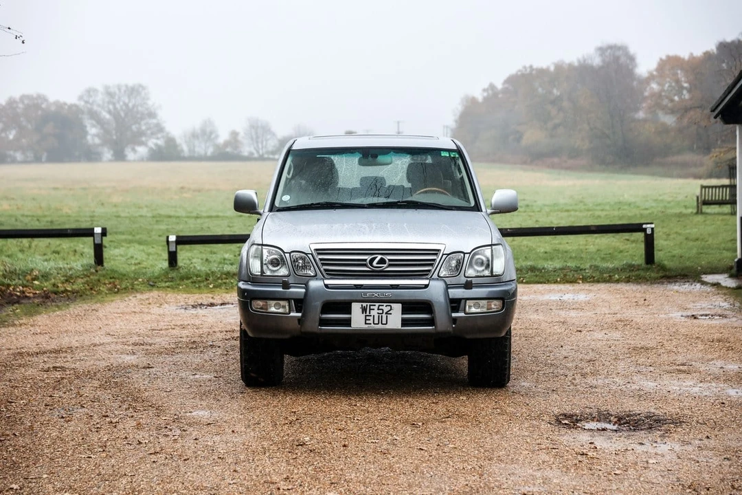 2003 Lexus LX 2nd Gen - Image 5 of 30
