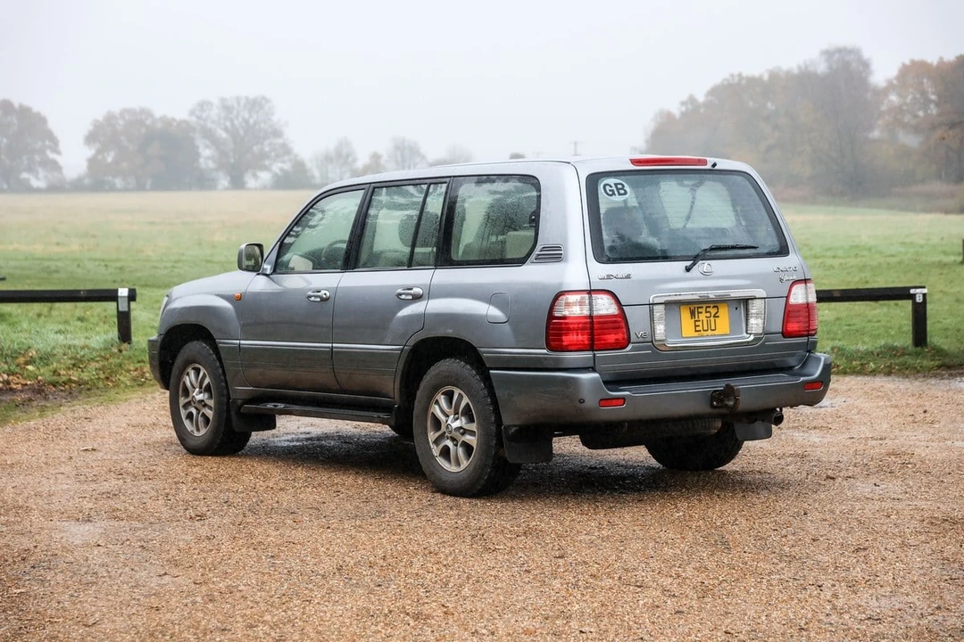 2003 Lexus LX 2nd Gen - Image 7 of 30