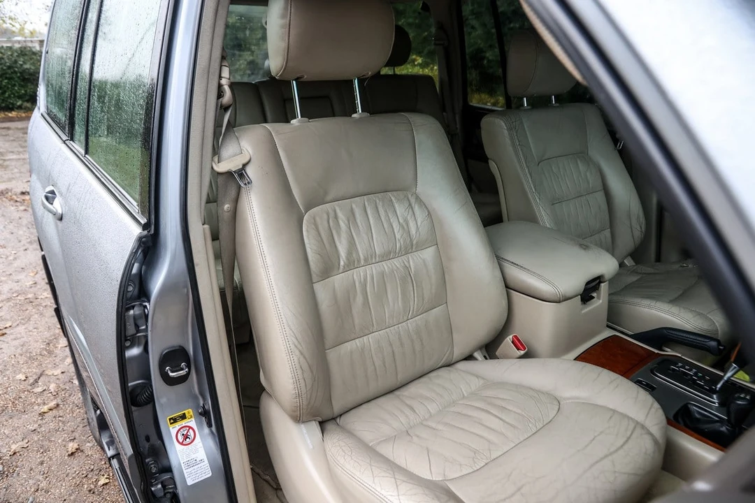 2003 Lexus LX 2nd Gen - Image 13 of 30