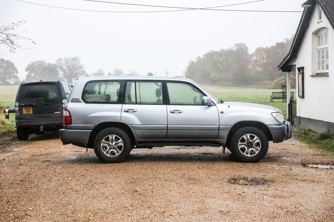 2003 Lexus LX 2nd Gen - Image 4 of 30