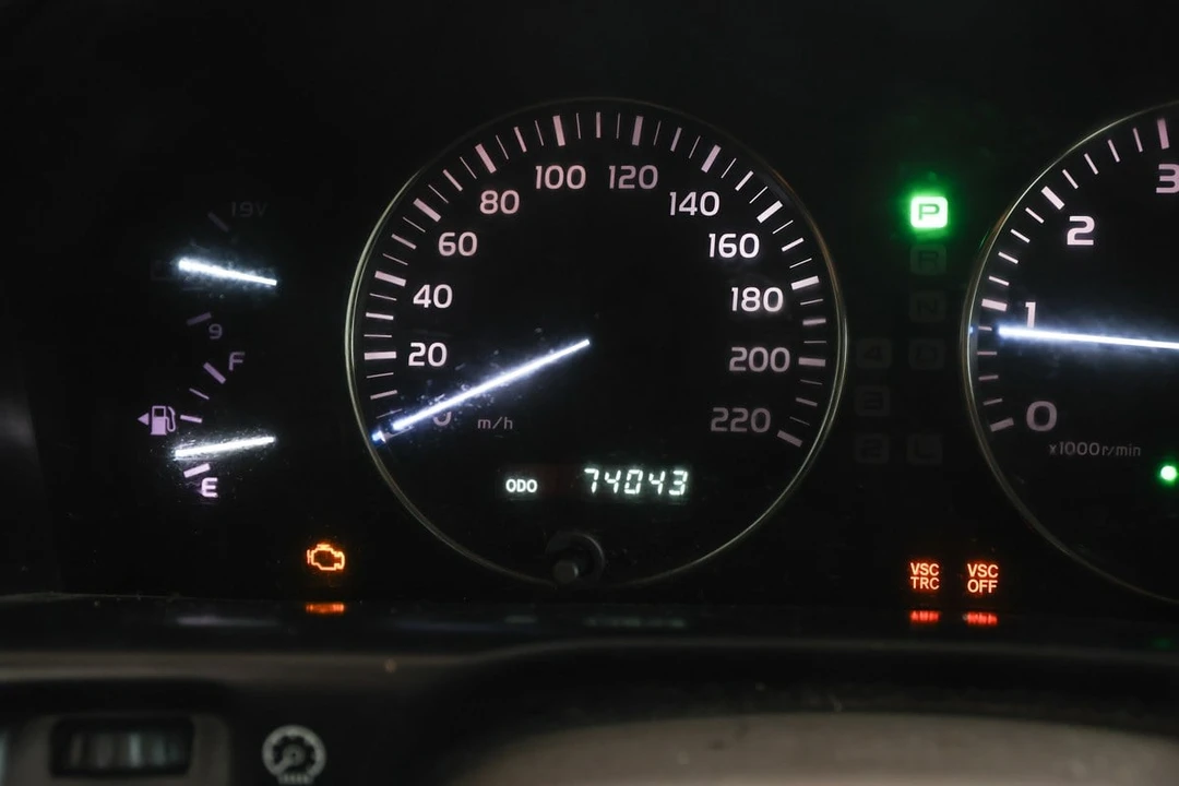 2003 Lexus LX 2nd Gen - Image 19 of 30