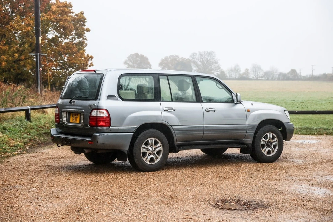 2003 Lexus LX 2nd Gen - Image 3 of 30