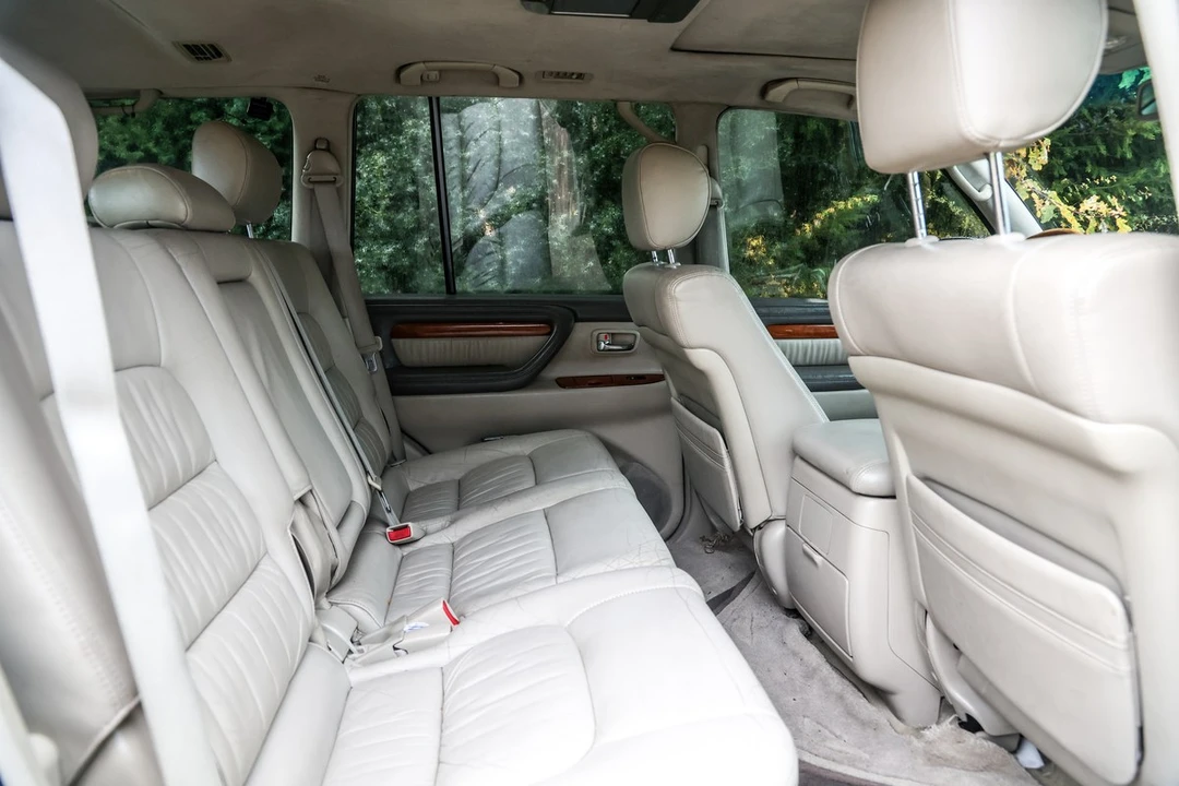 2003 Lexus LX 2nd Gen - Image 16 of 30