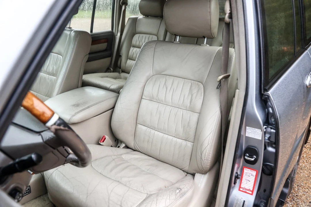 2003 Lexus LX 2nd Gen - Image 24 of 30