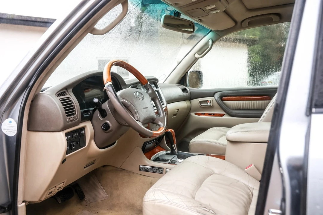 2003 Lexus LX 2nd Gen - Image 26 of 30
