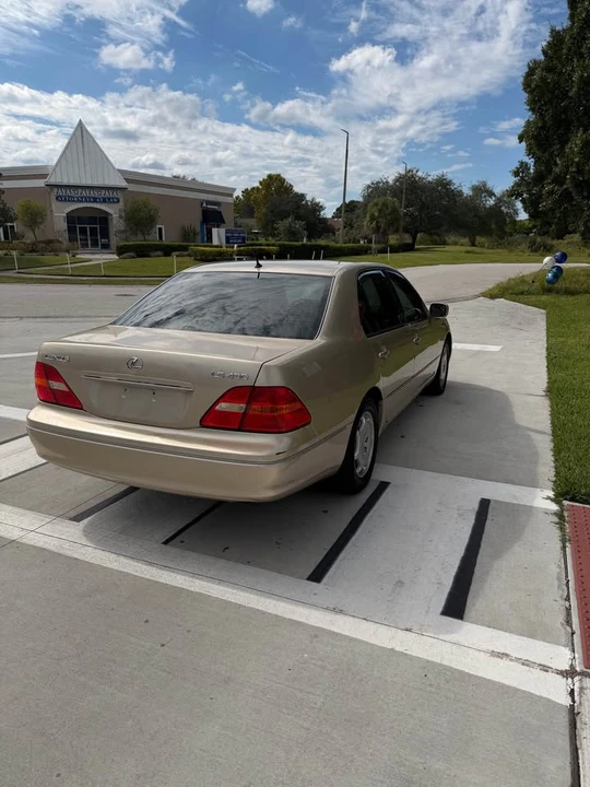 2003 Lexus LS 3rd Gen - Image 4 of 11