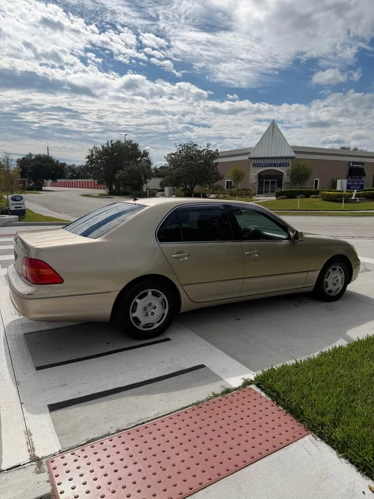 2003 Lexus LS 3rd Gen - Image 5 of 11