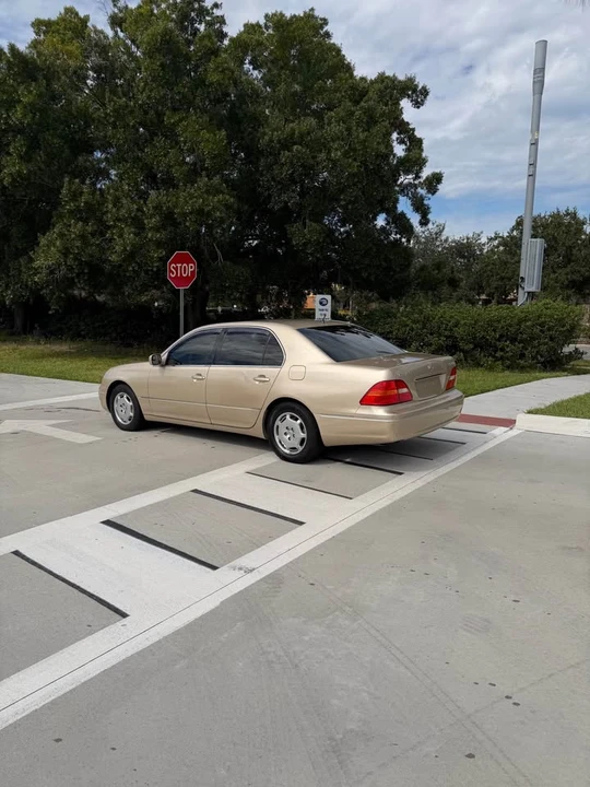2003 Lexus LS 3rd Gen - Image 2 of 11