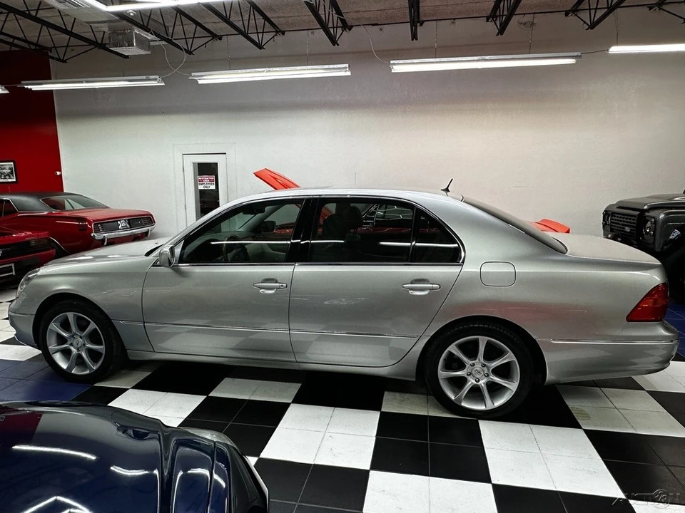 2003 Lexus LS 3rd Gen - Image 15 of 21