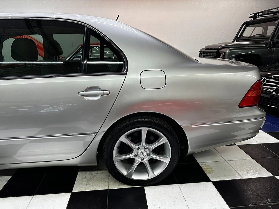 2003 Lexus LS 3rd Gen - Image 16 of 21