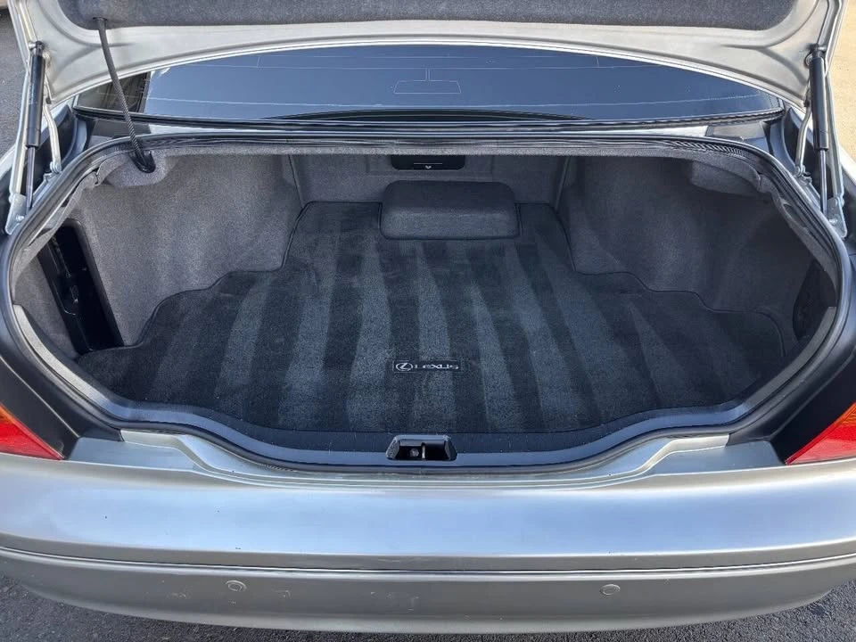 2003 Lexus LS 3rd Gen - Image 18 of 20