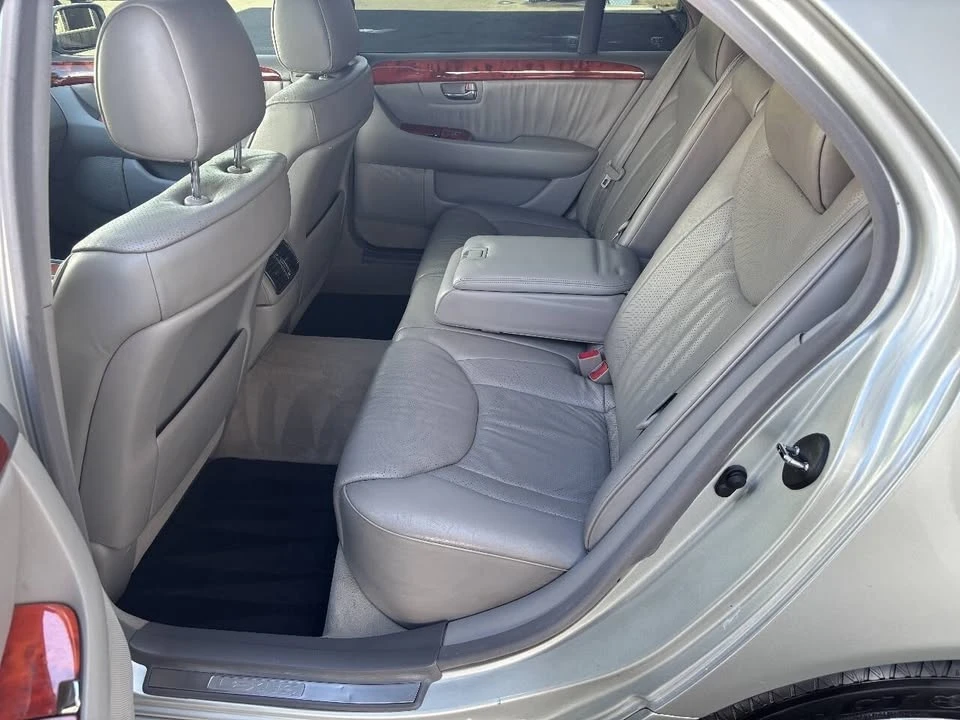 2003 Lexus LS 3rd Gen - Image 16 of 20