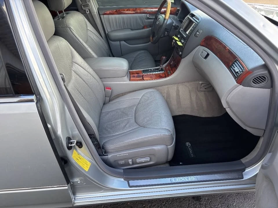 2003 Lexus LS 3rd Gen - Image 15 of 20