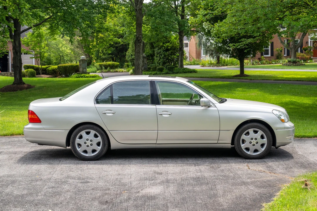2003 Lexus LS 3rd Gen - Image 10 of 31