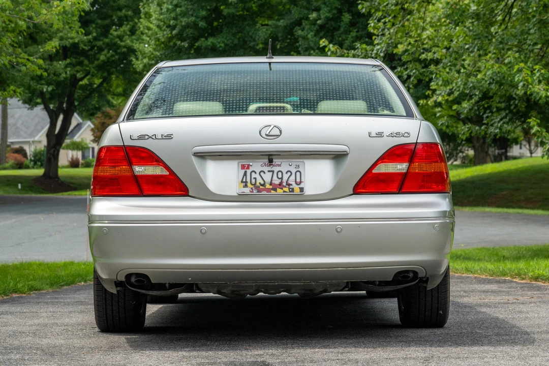 2003 Lexus LS 3rd Gen - Image 5 of 31