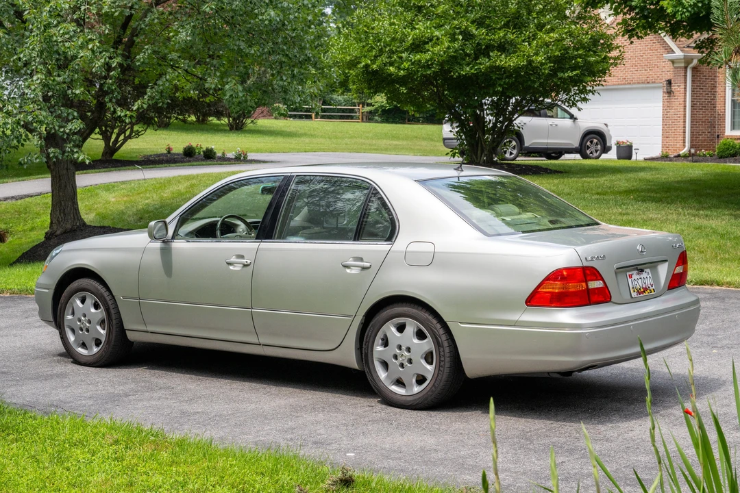 2003 Lexus LS 3rd Gen - Image 8 of 31