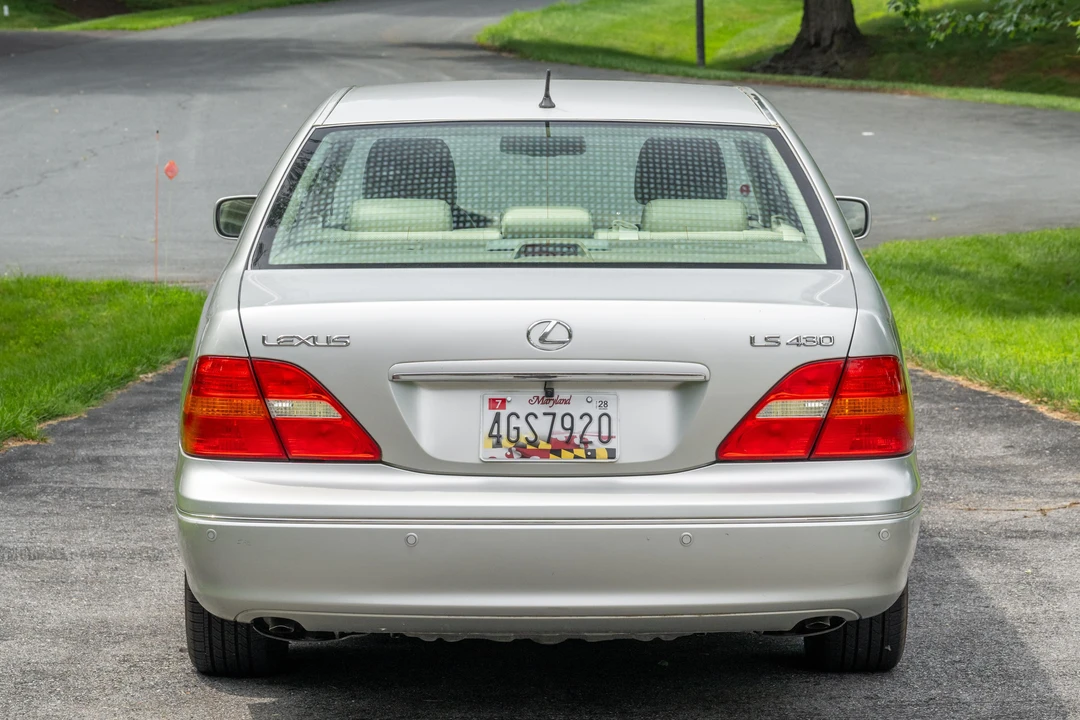 2003 Lexus LS 3rd Gen - Image 9 of 31