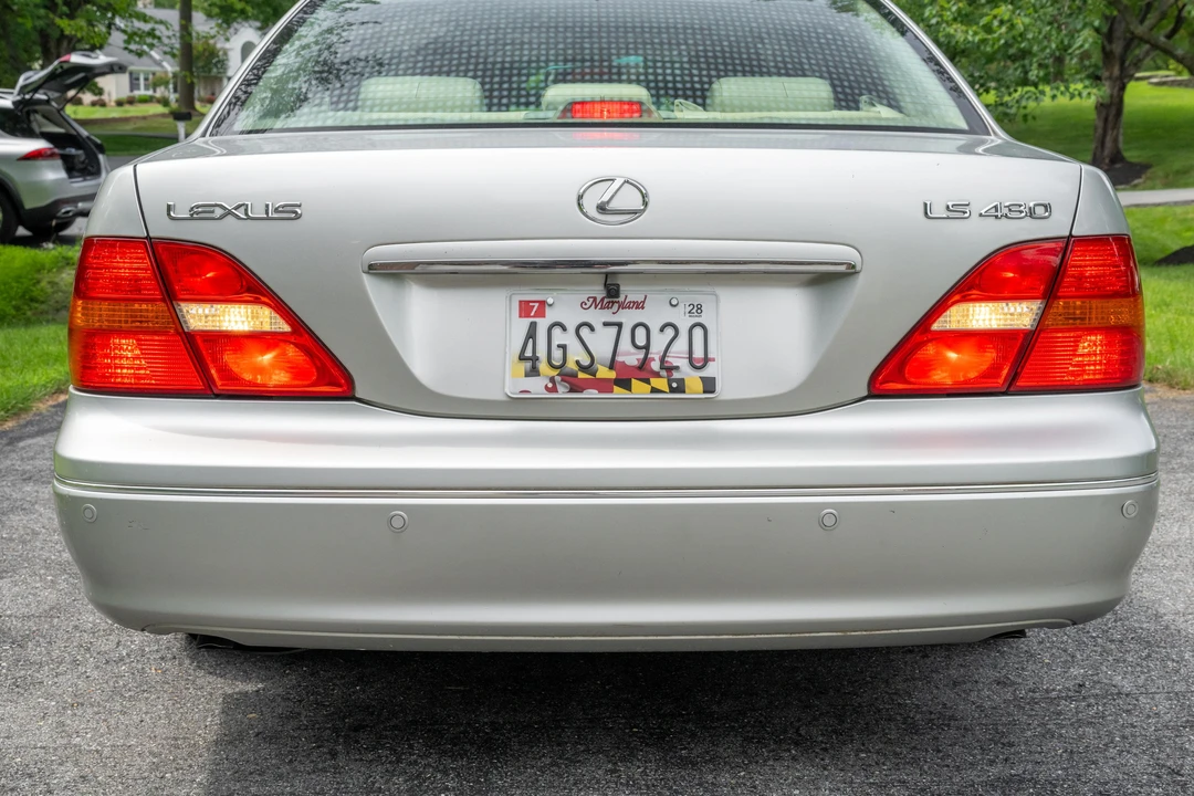 2003 Lexus LS 3rd Gen - Image 18 of 31