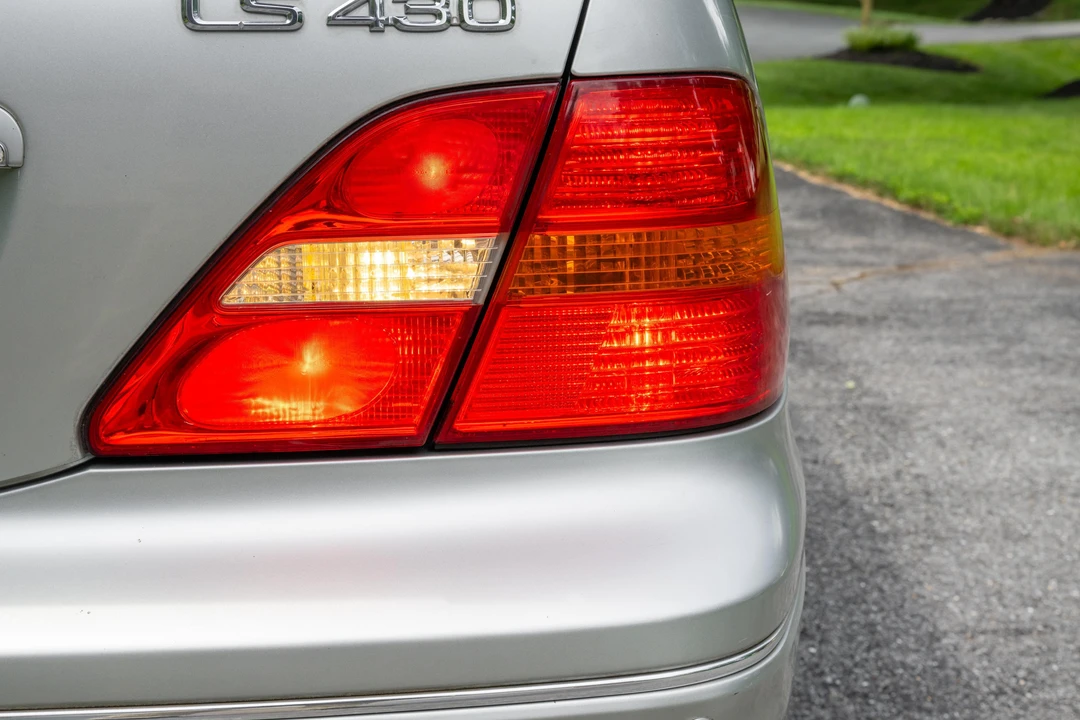 2003 Lexus LS 3rd Gen - Image 20 of 31