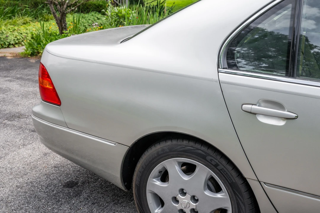 2003 Lexus LS 3rd Gen - Image 27 of 31
